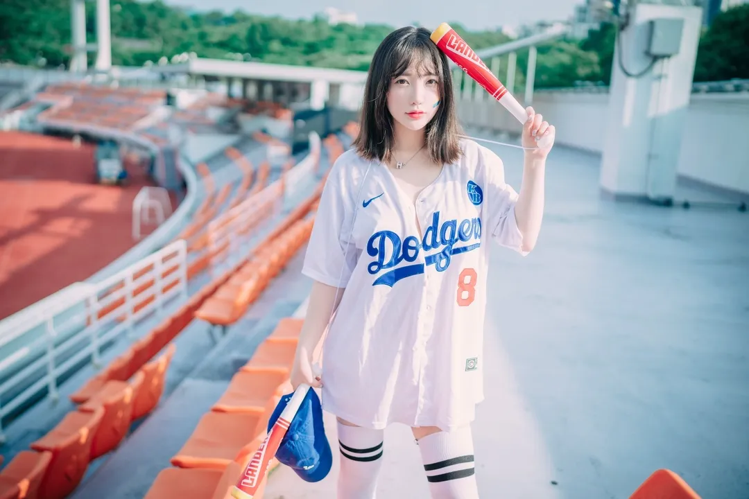 Son Ye-Eun Cheer Up in the Summer